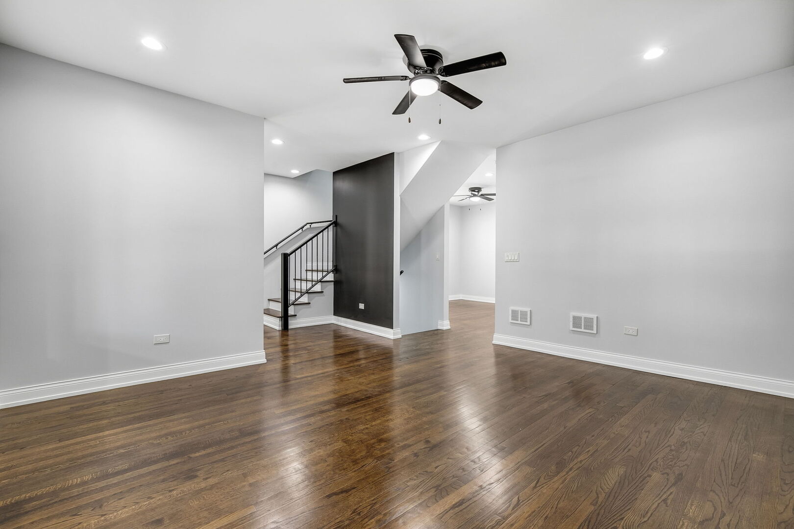7947 S May Street Property Photo 3