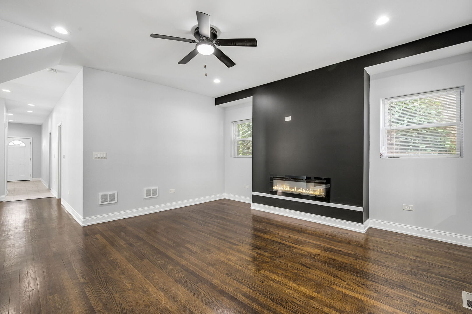 7947 S May Street Property Photo 4