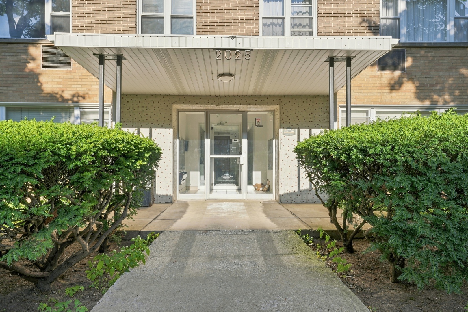 2025 W GRANVILLE Avenue 412 Property Photo 1