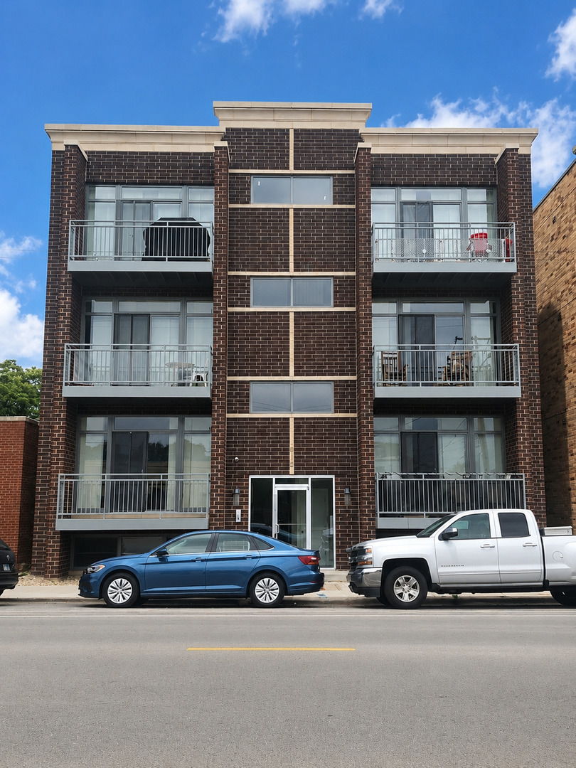 6115 N ELSTON Avenue 3 Property Photo 1