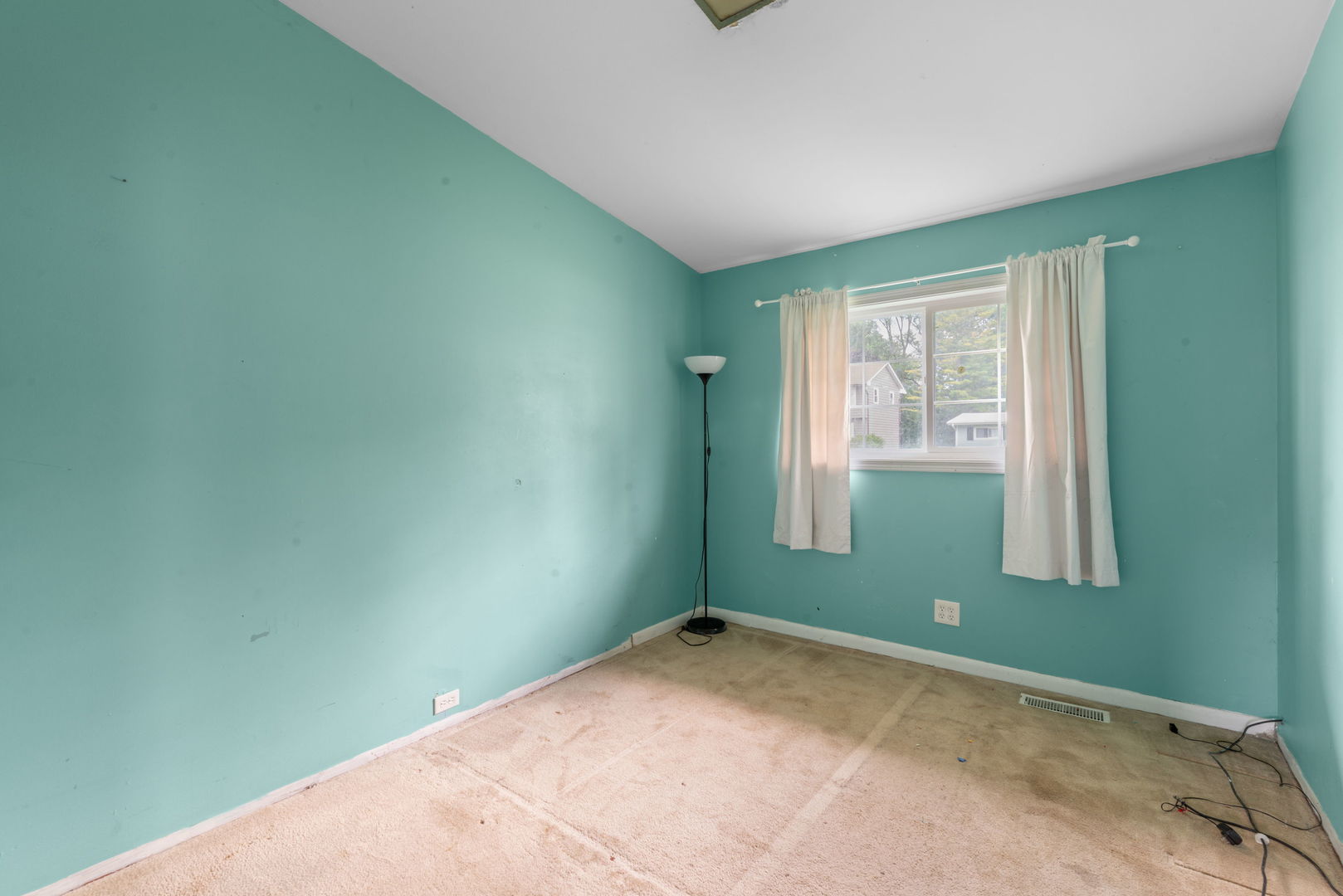 784 N Elmwood Drive Property Photo 8
