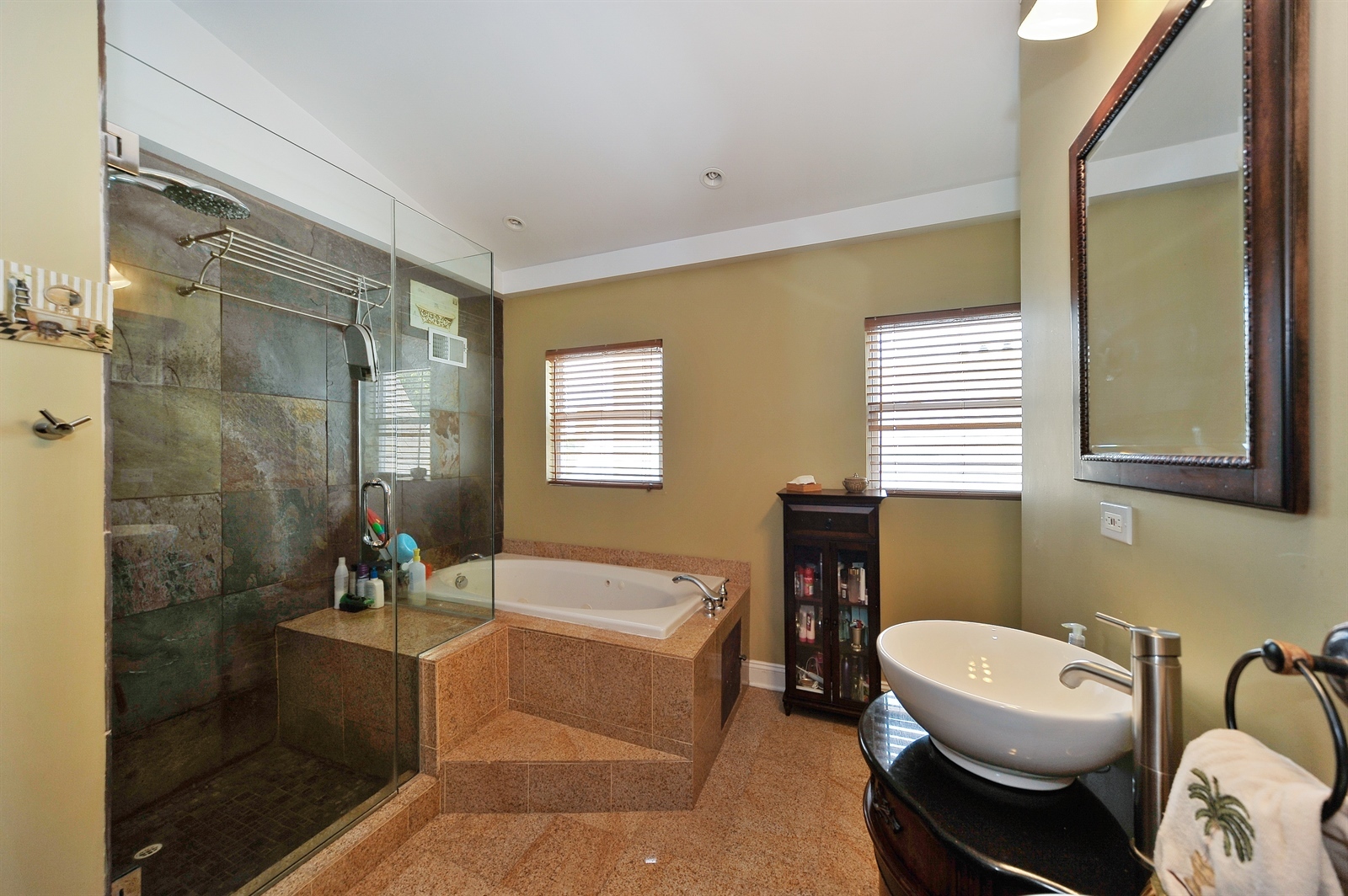 2650 W Logan Boulevard 2 Property Photo 14