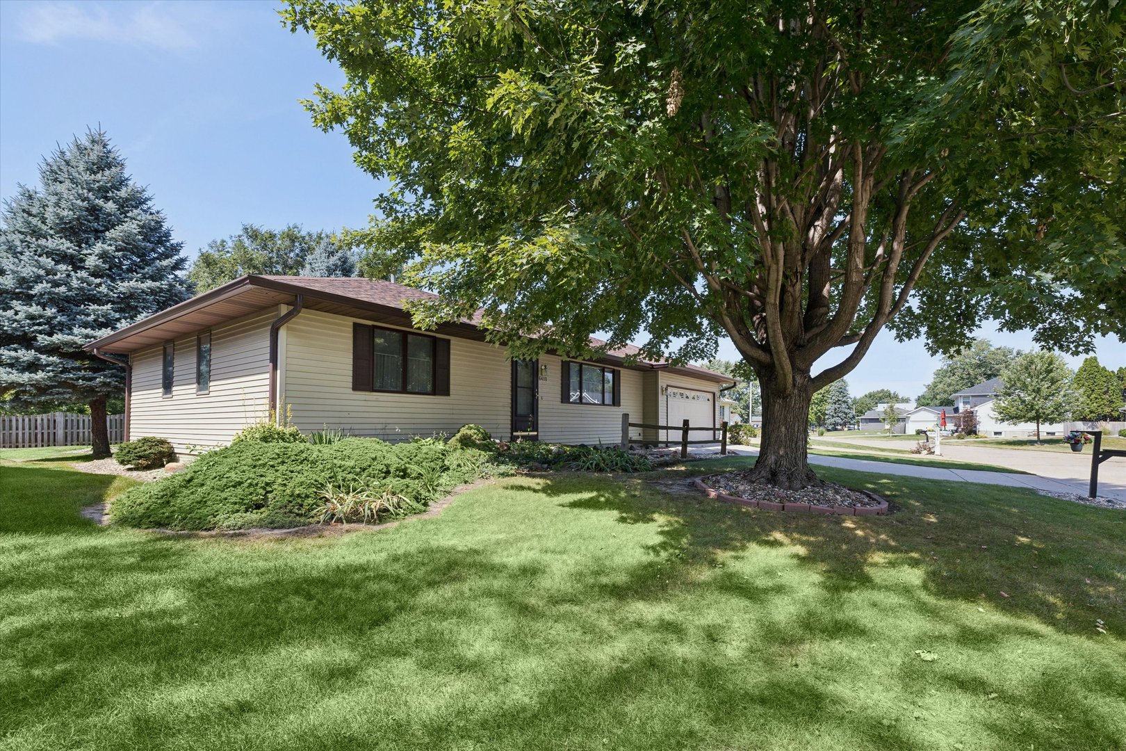 6410 N Howell Street Property Photo 4