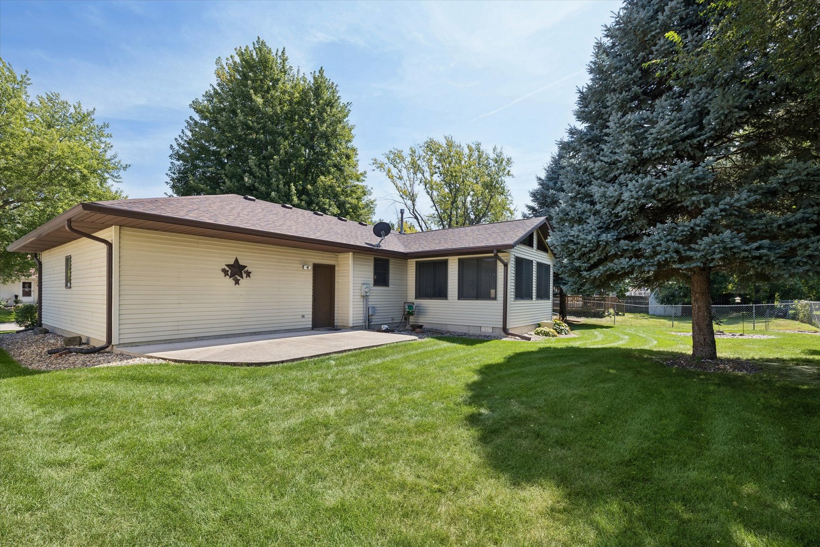6410 N Howell Street Property Photo 6