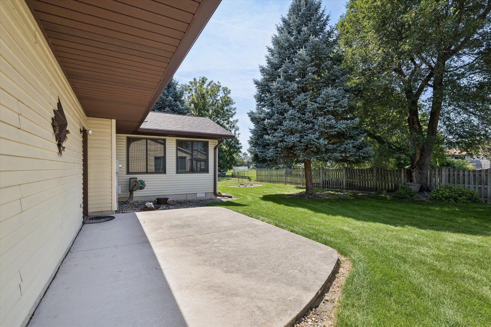 6410 N Howell Street Property Photo 7