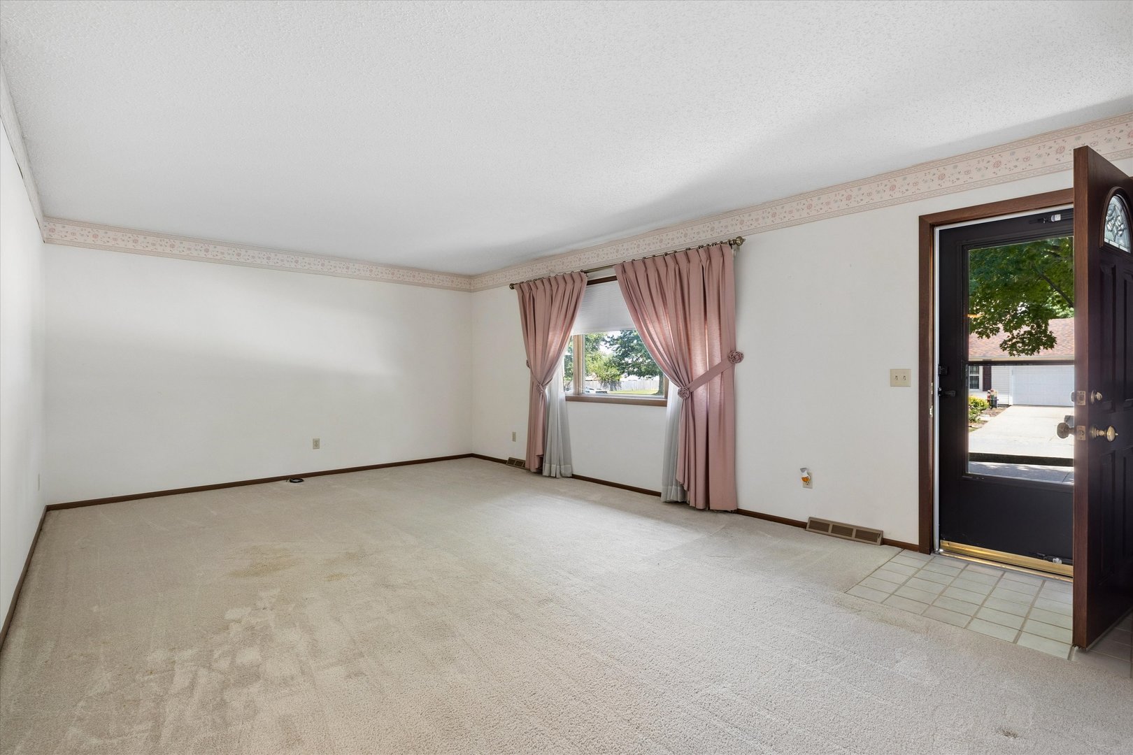6410 N Howell Street Property Photo 9