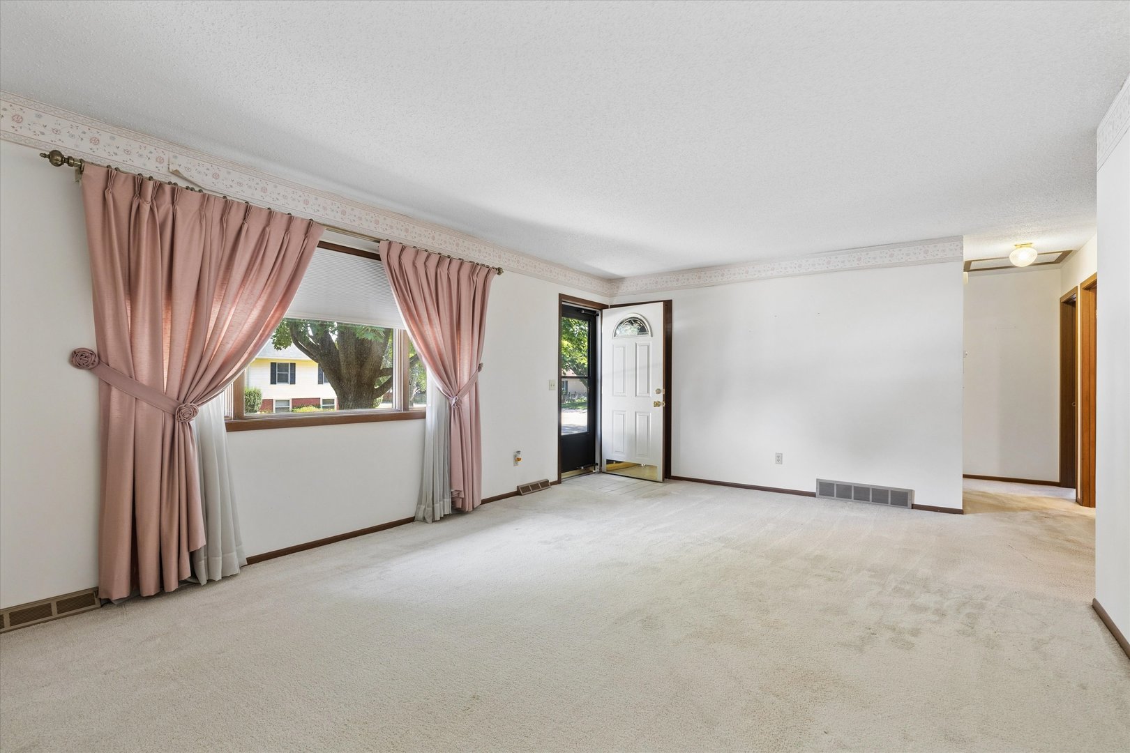 6410 N Howell Street Property Photo 10