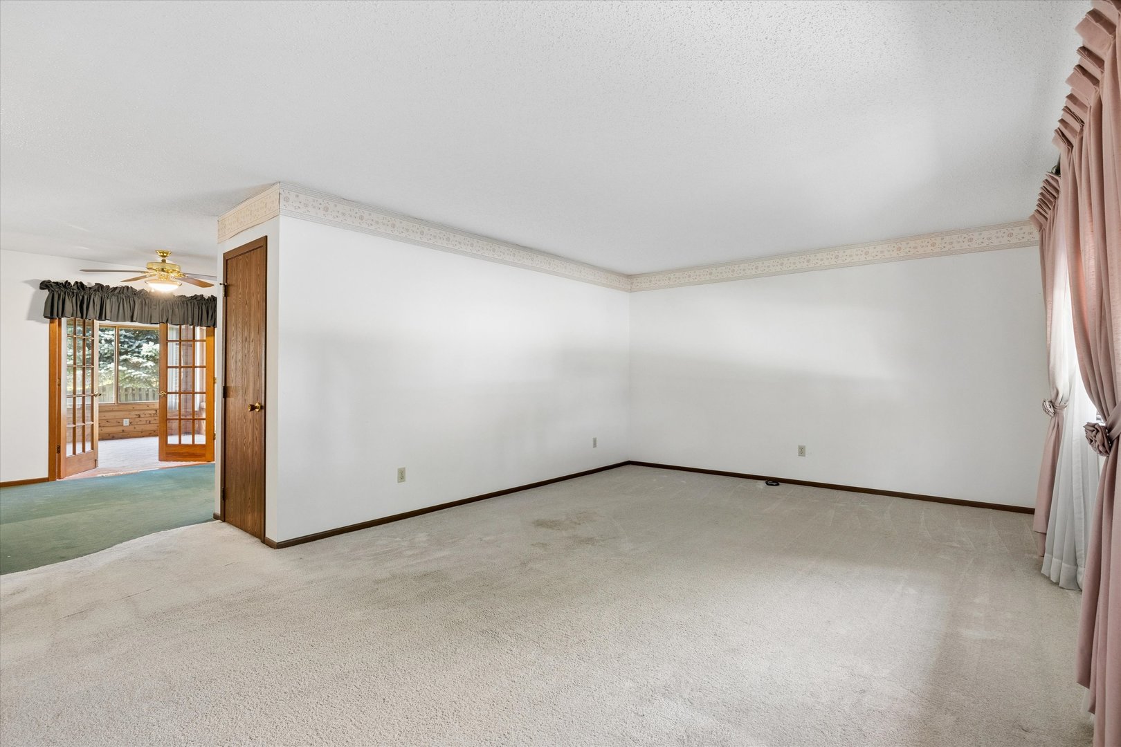 6410 N Howell Street Property Photo 11