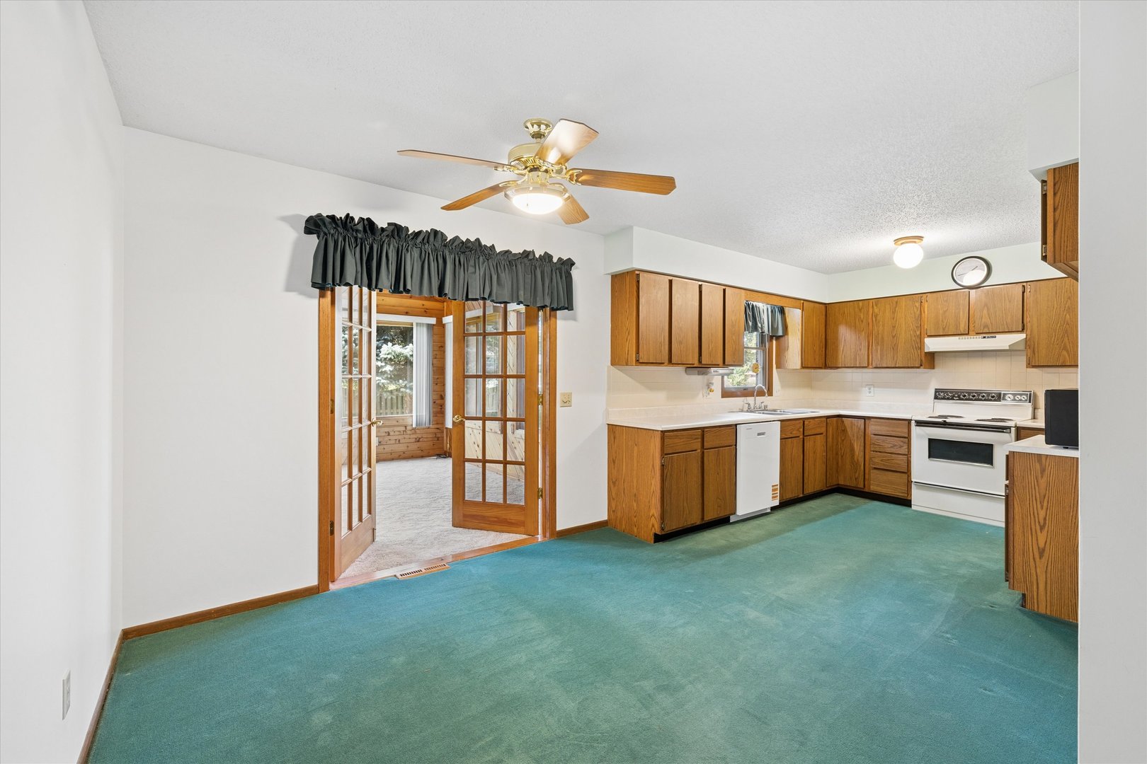 6410 N Howell Street Property Photo 12