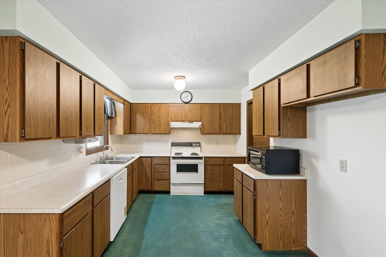 6410 N Howell Street Property Photo 13