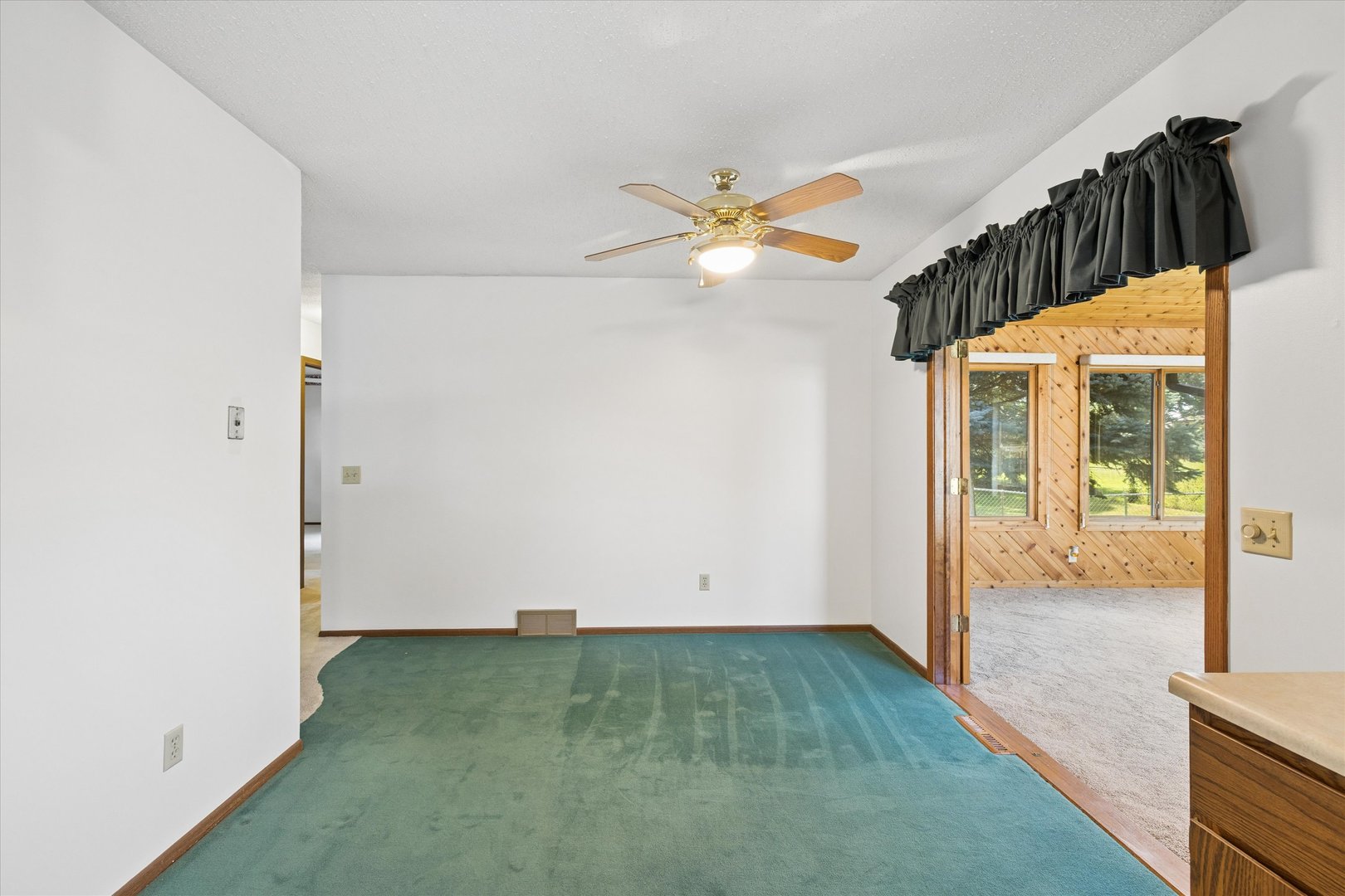 6410 N Howell Street Property Photo 15