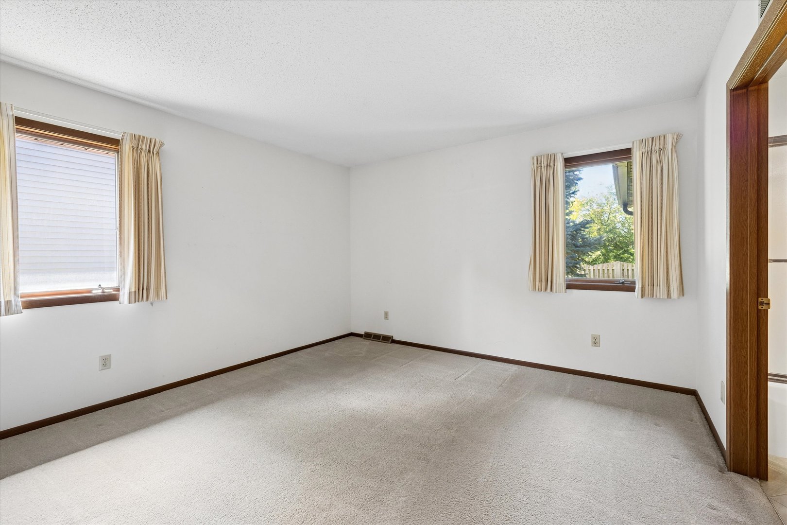 6410 N Howell Street Property Photo 18