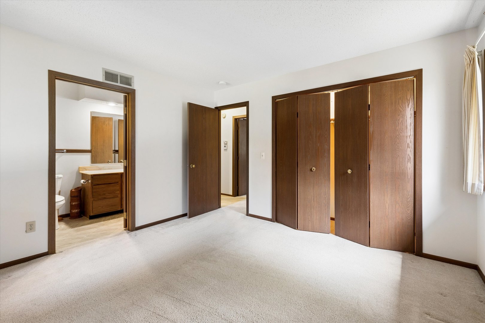 6410 N Howell Street Property Photo 19