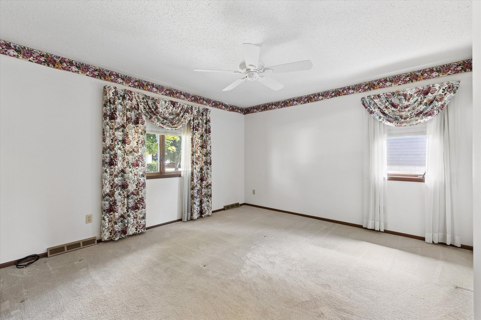 6410 N Howell Street Property Photo 20
