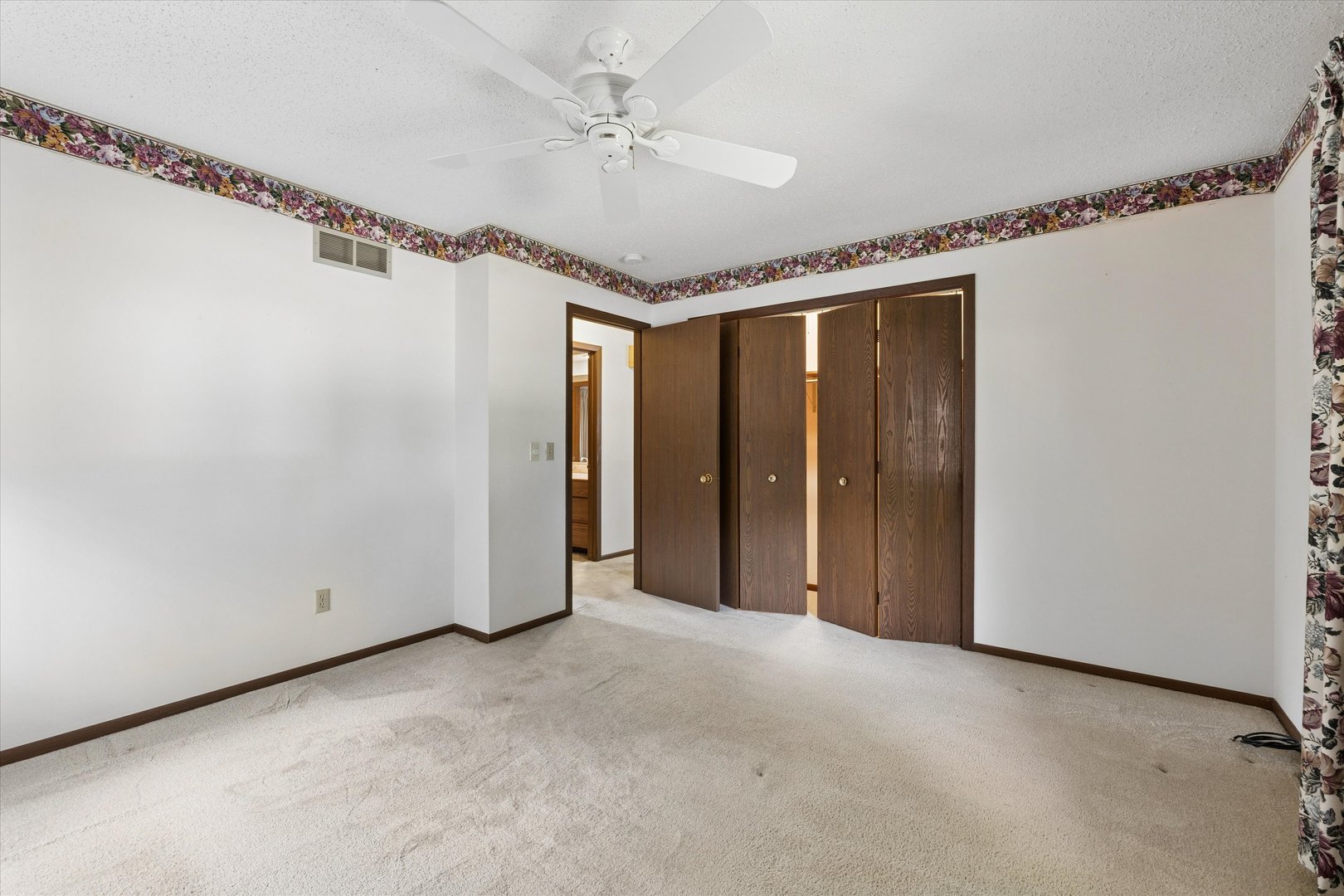 6410 N Howell Street Property Photo 21