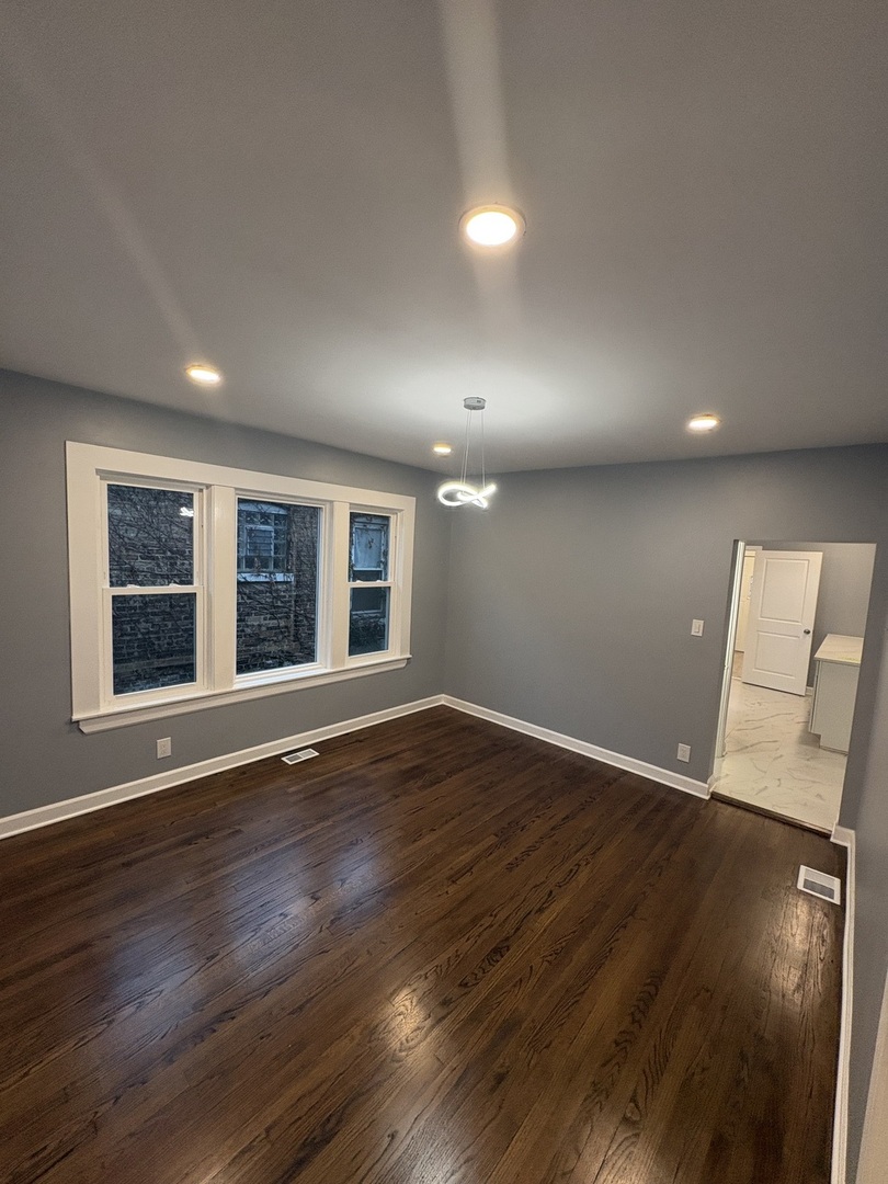 8404 S Oglesby Avenue Property Photo 9