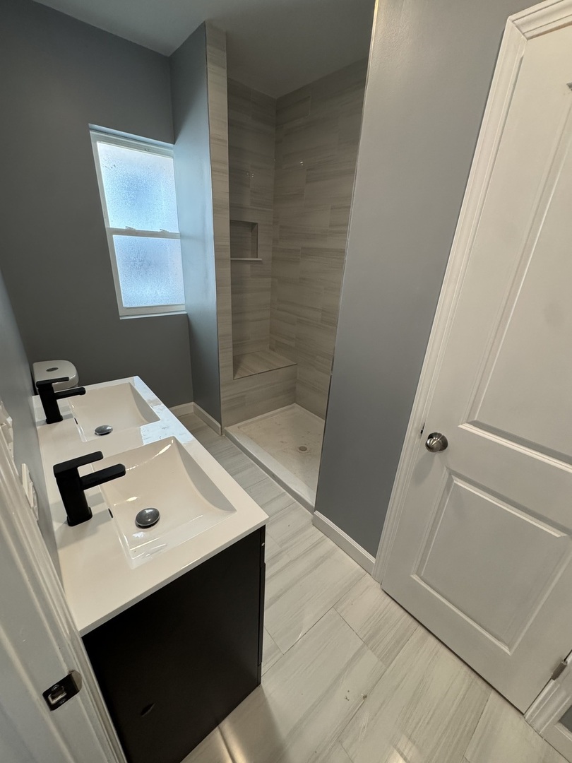8404 S Oglesby Avenue Property Photo 11