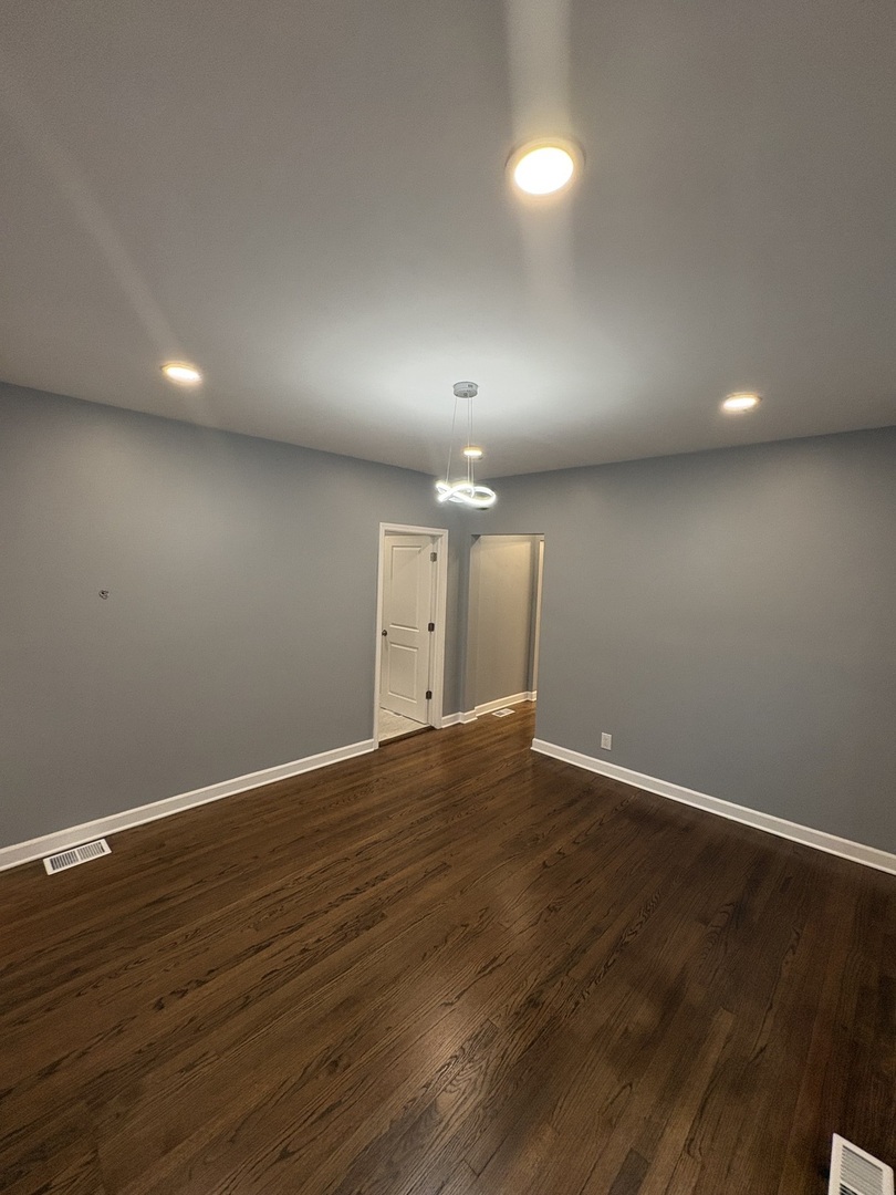 8404 S Oglesby Avenue Property Photo 11