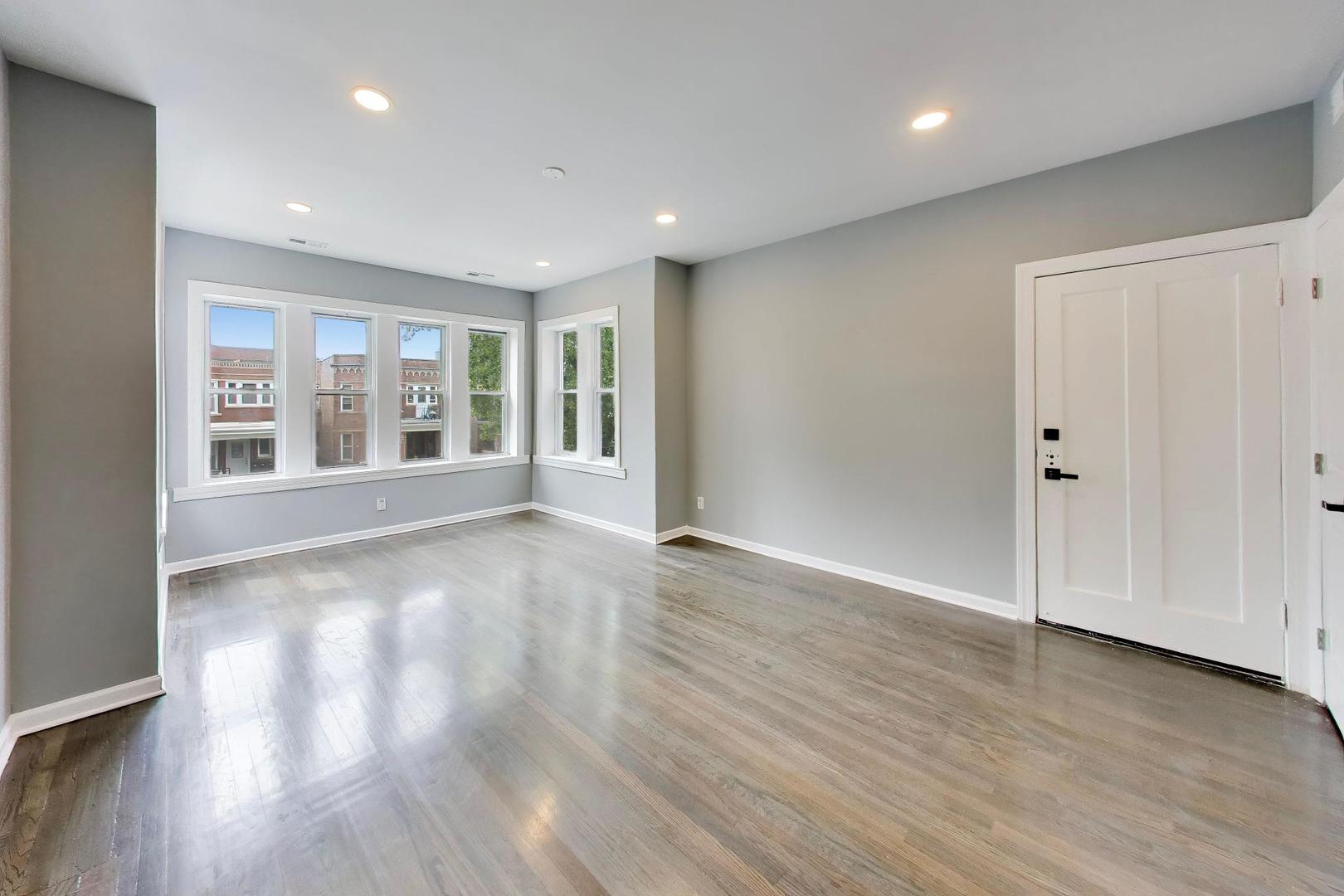1051 N Massasoit Avenue Property Photo 2