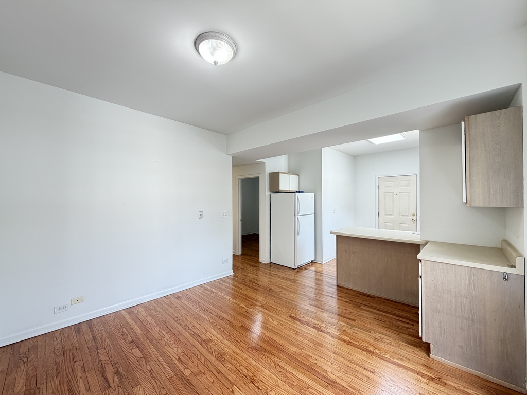 5783 N Ridge Avenue 2 Property Photo 7