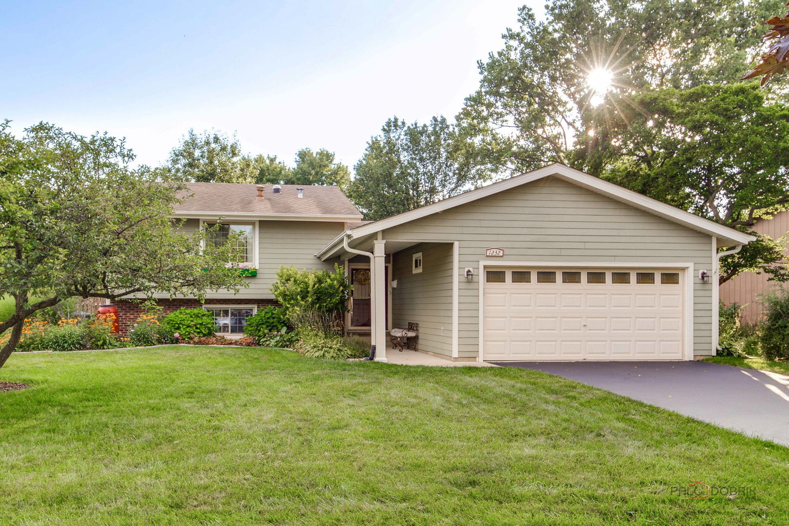 1232 N Del Mar Drive Property Photo 1