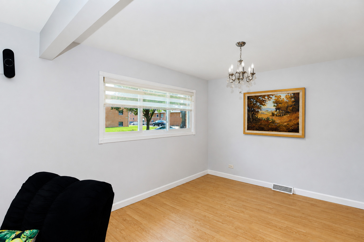 136 N May Street Property Photo 7