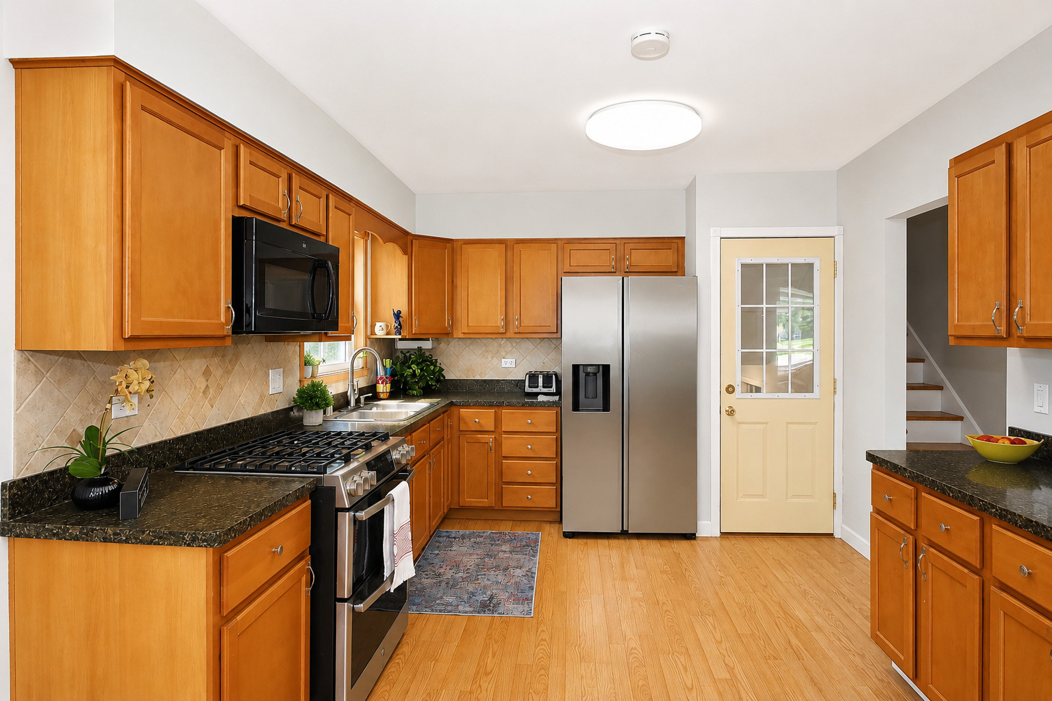 136 N May Street Property Photo 8