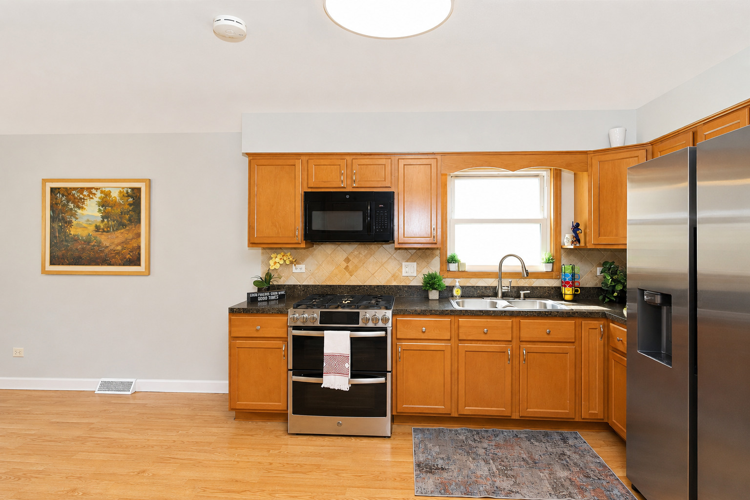 136 N May Street Property Photo 10