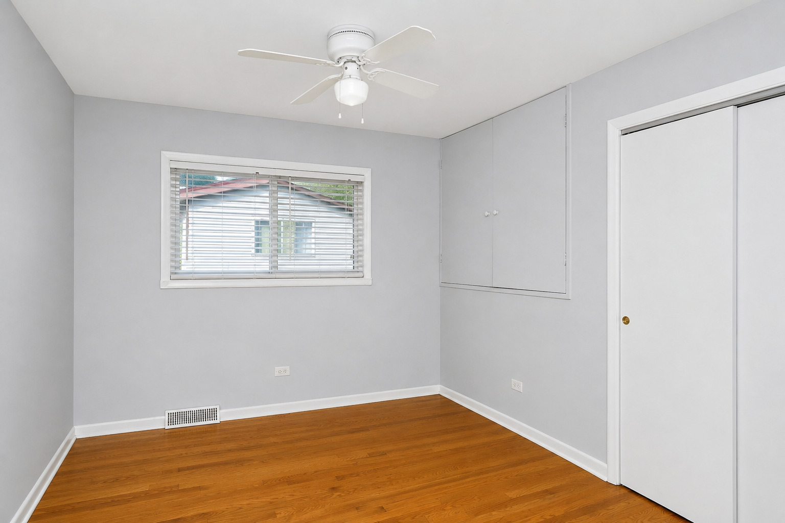 136 N May Street Property Photo 13