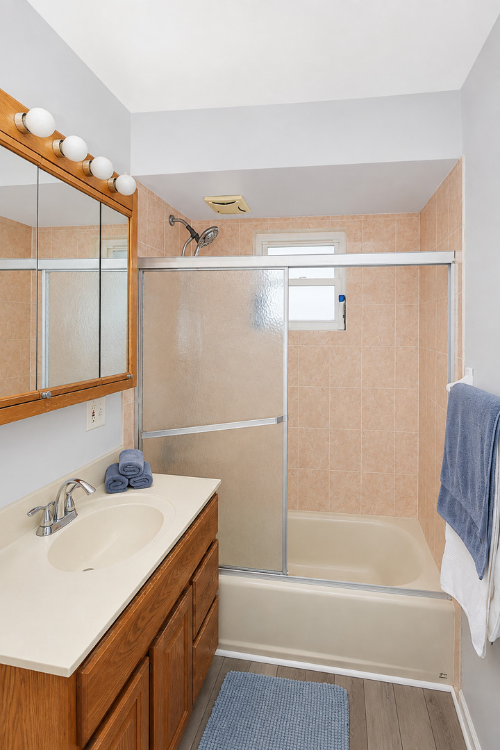 136 N May Street Property Photo 20