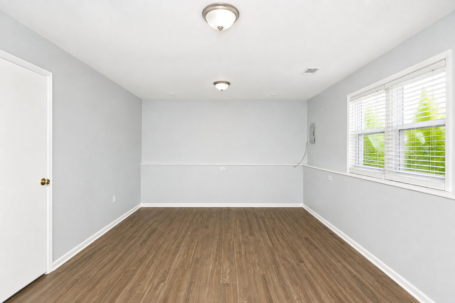 136 N May Street Property Photo 23