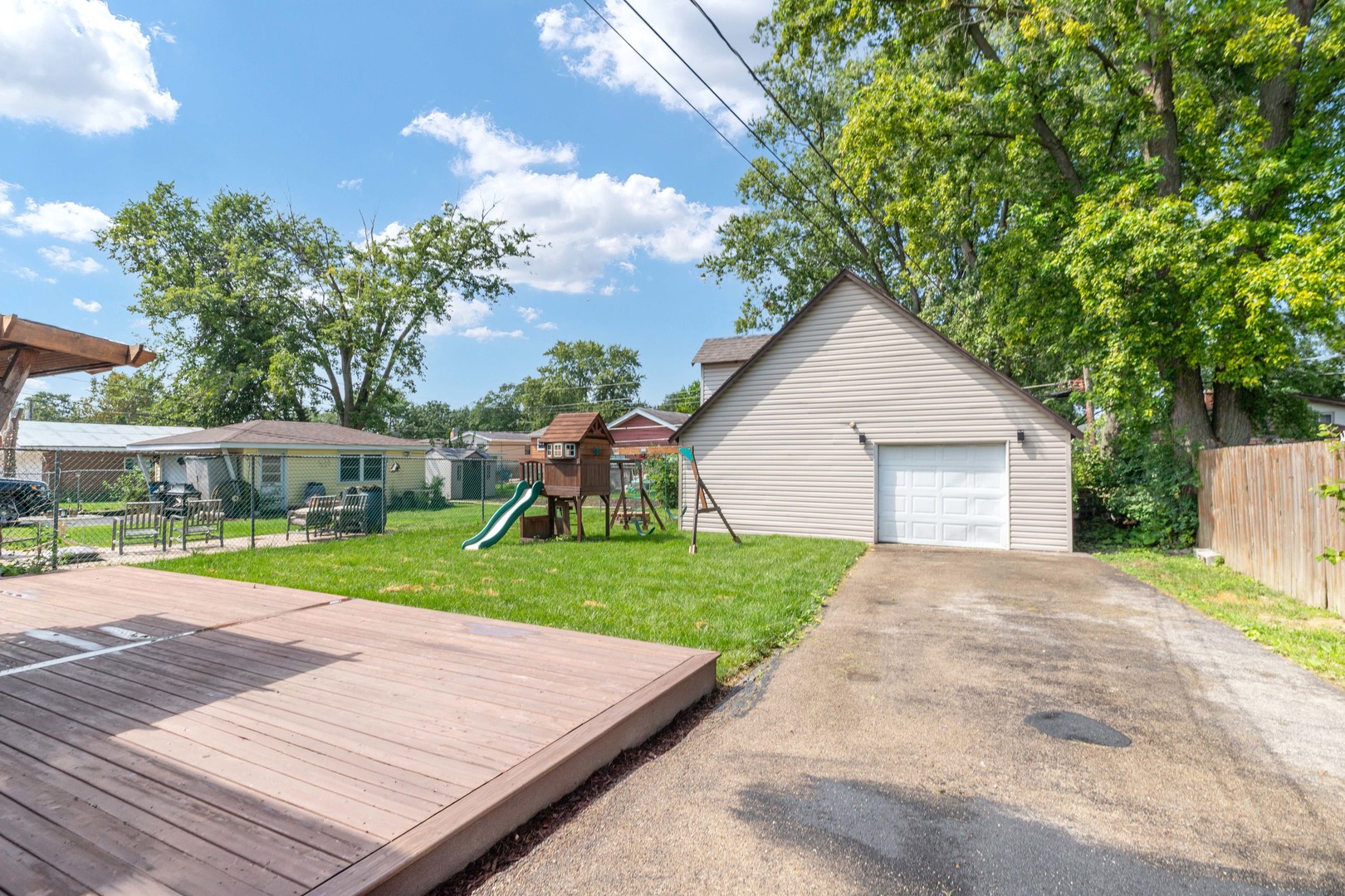 136 N May Street Property Photo 29
