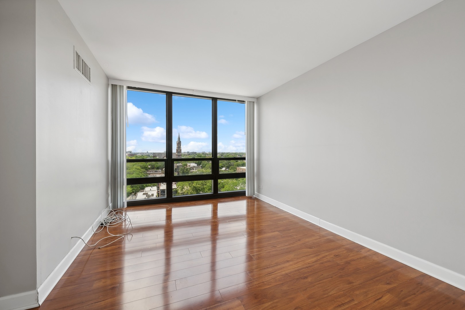1636 N Wells Street 1108 Property Photo 6
