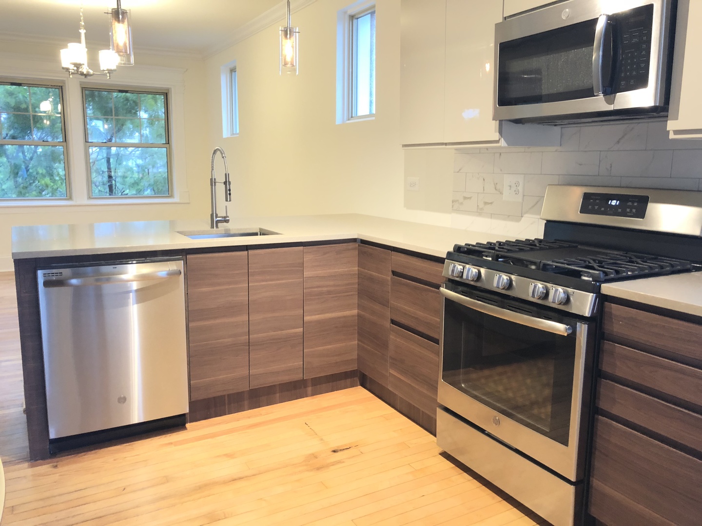 5330 N Kenmore Avenue 4e Property Photo 4