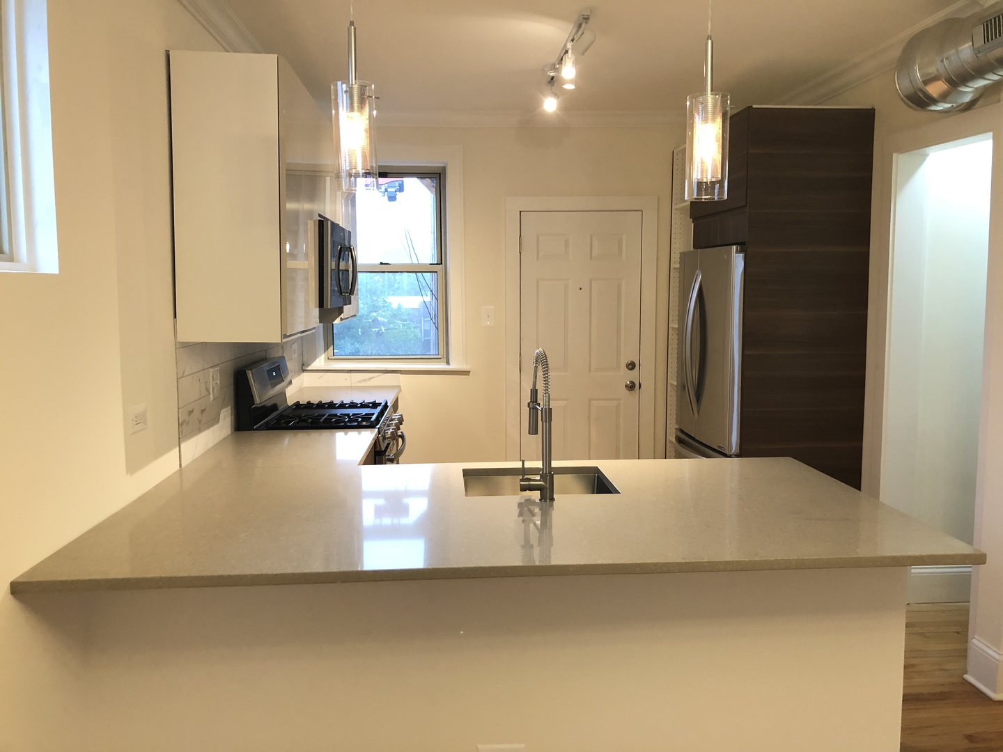 5330 N Kenmore Avenue 4e Property Photo 5