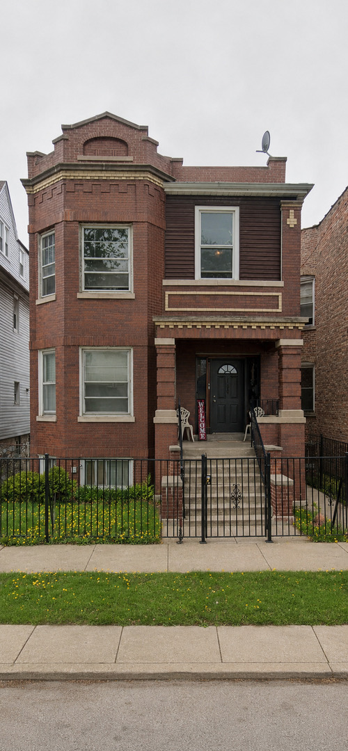 1138 N Waller Avenue Property Photo 1
