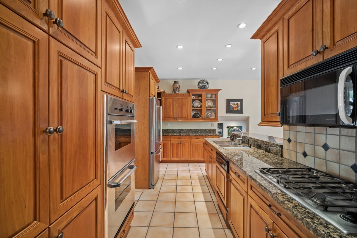 358 Hastings Avenue Property Photo 5