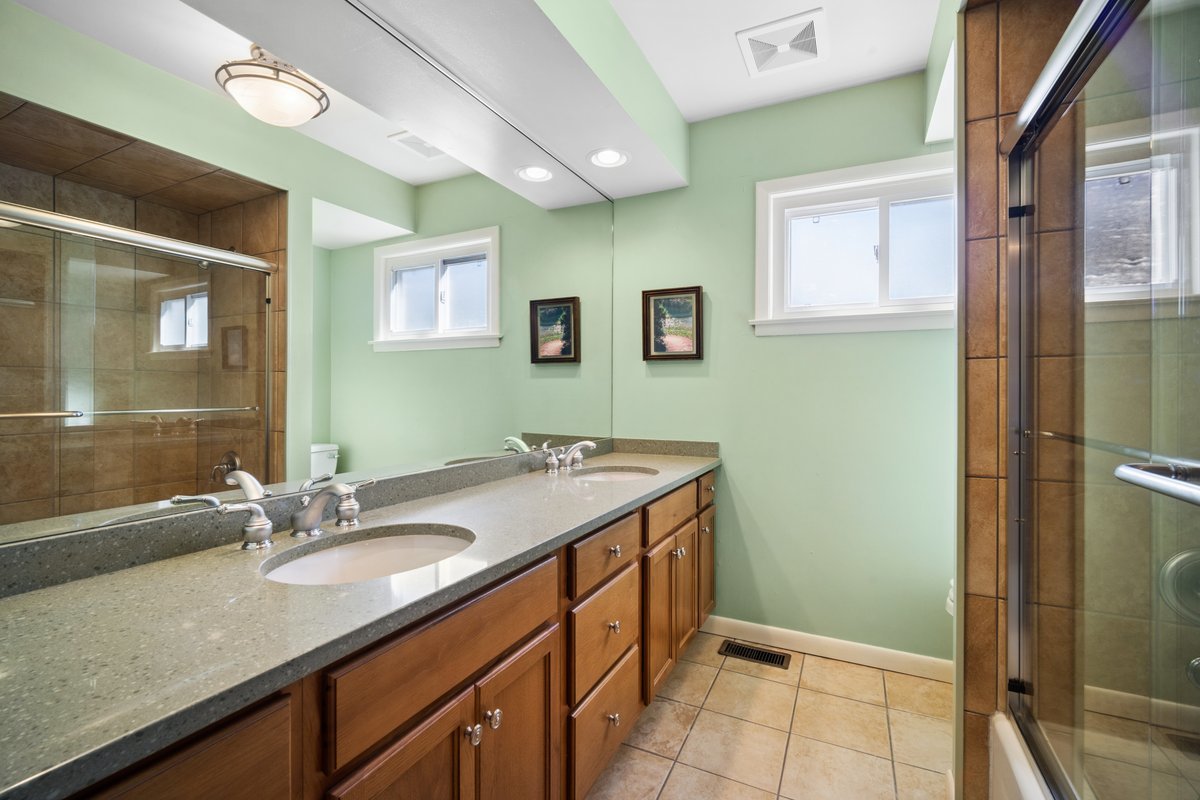 358 Hastings Avenue Property Photo 17