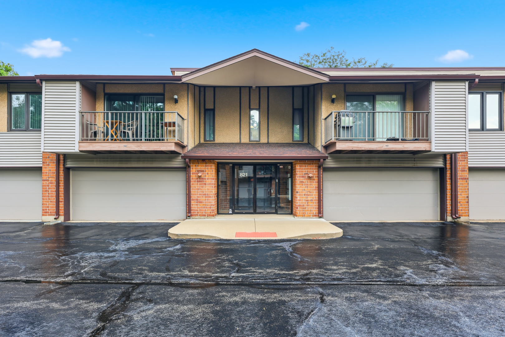 821 Oakton Street 104 Property Photo 2