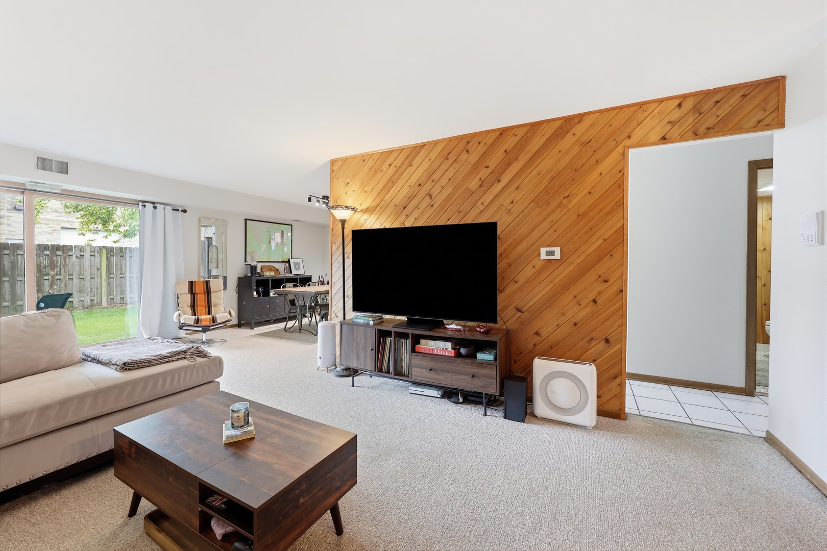 821 Oakton Street 104 Property Photo 4