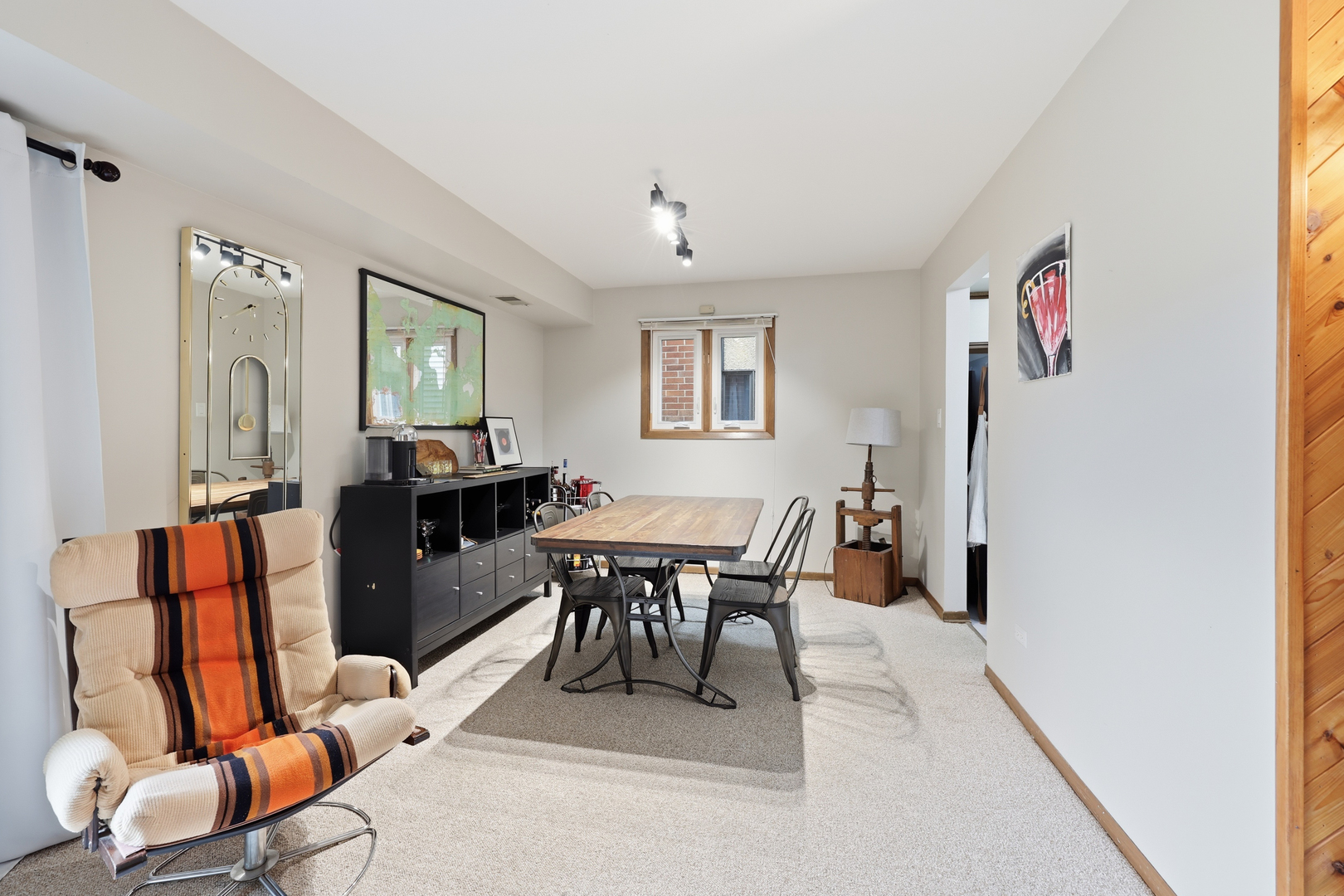 821 Oakton Street 104 Property Photo 11