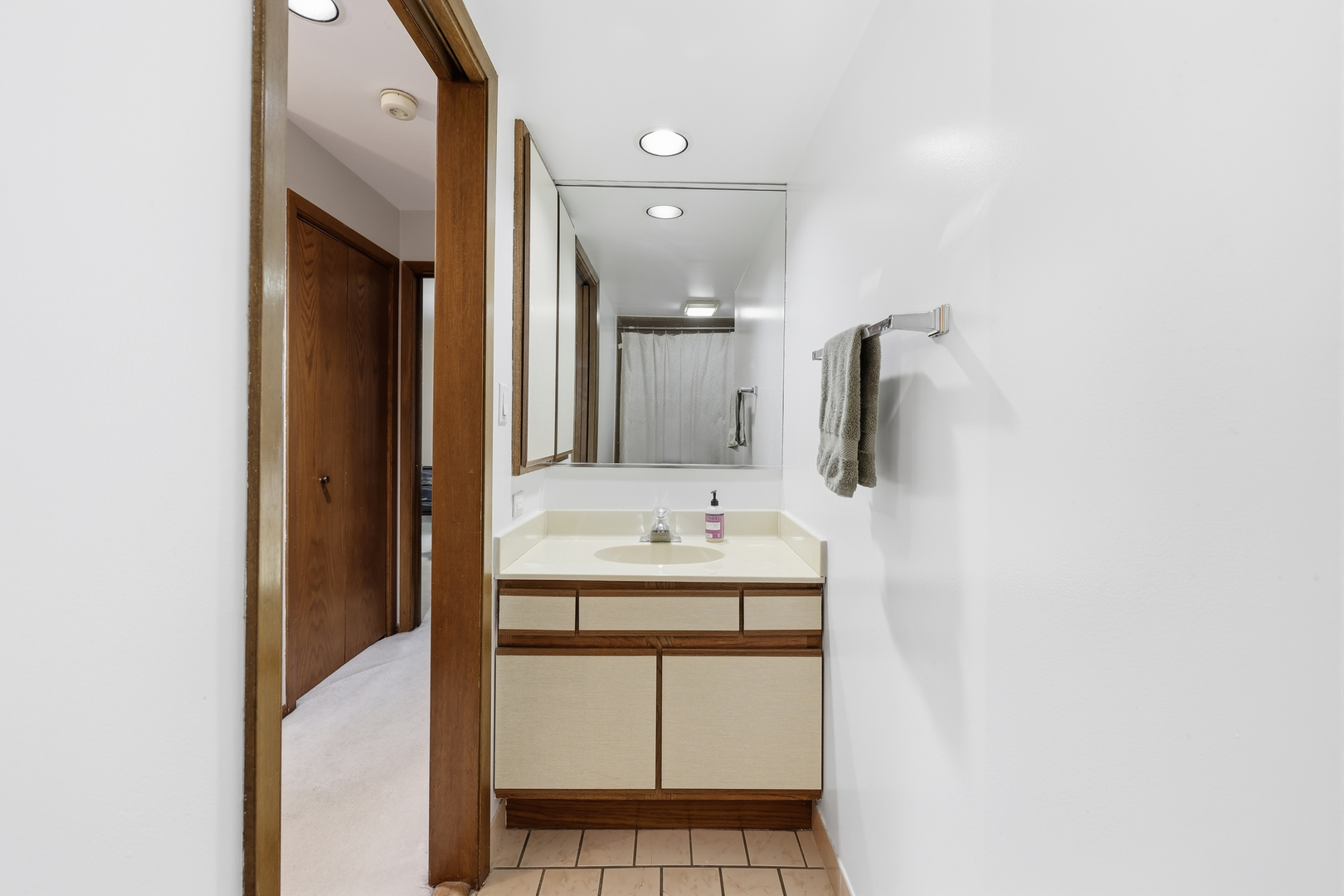 821 Oakton Street 104 Property Photo 26