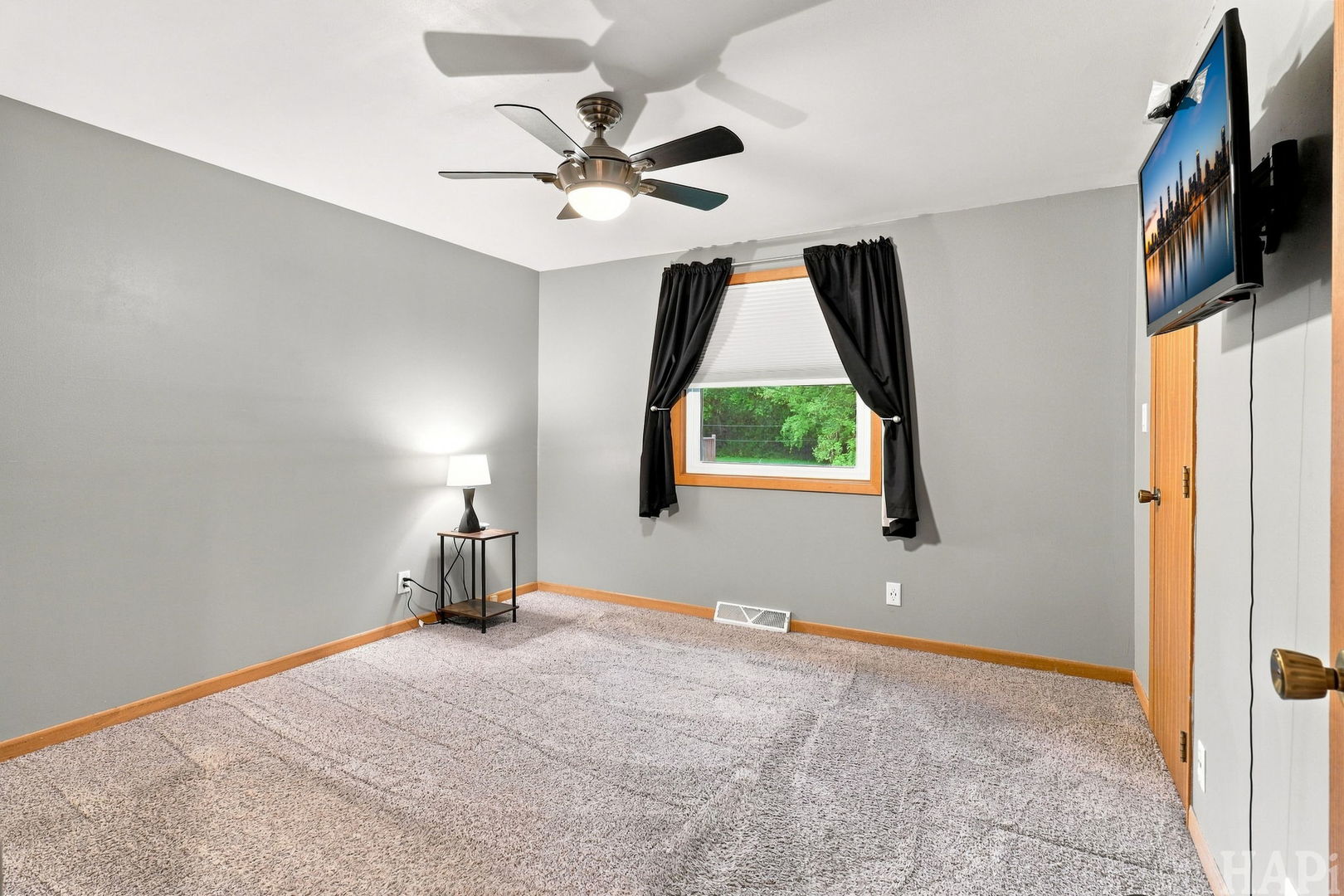 38270 N North Shore Avenue Property Photo 9