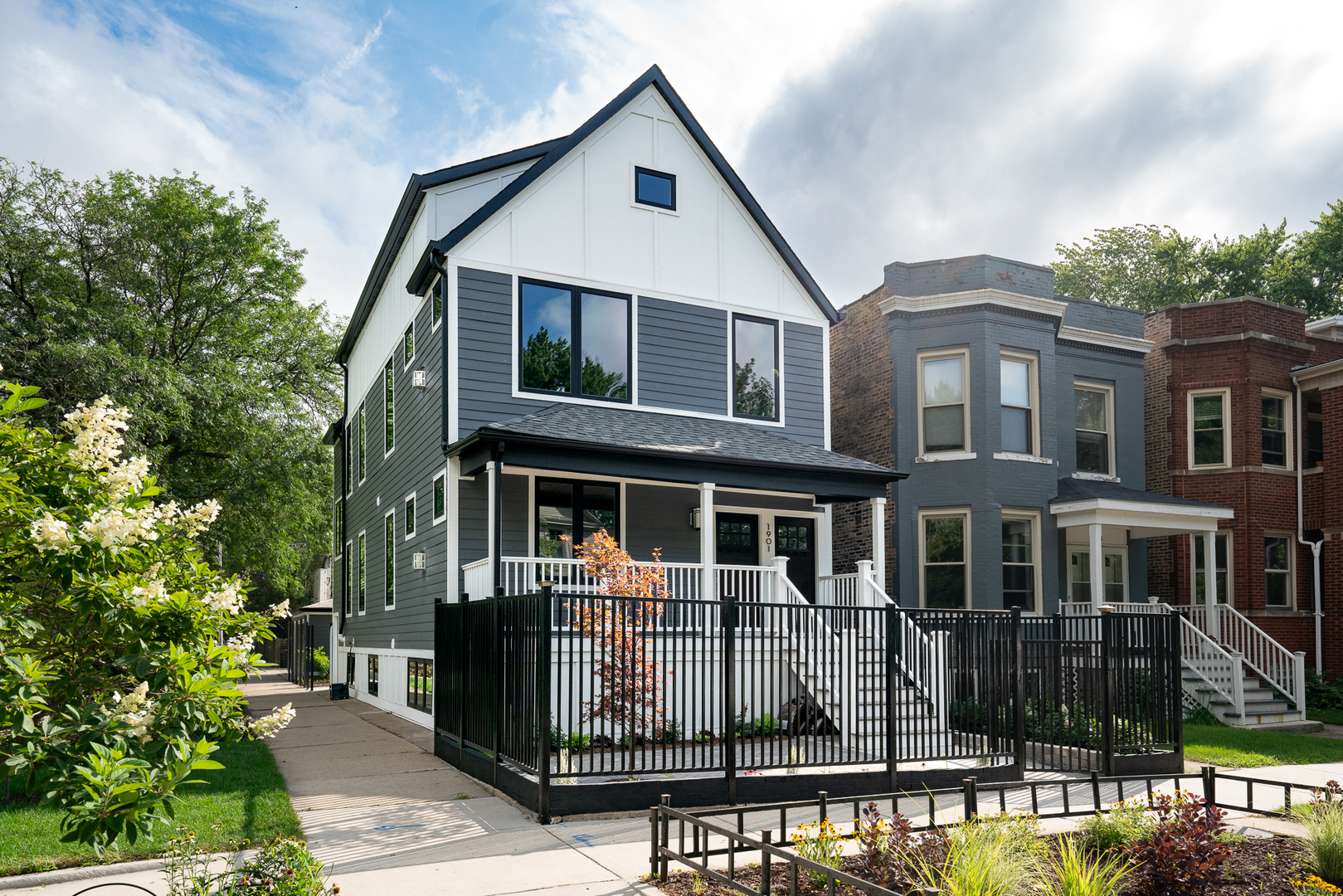 1901 W Berwyn Avenue Property Photo 1