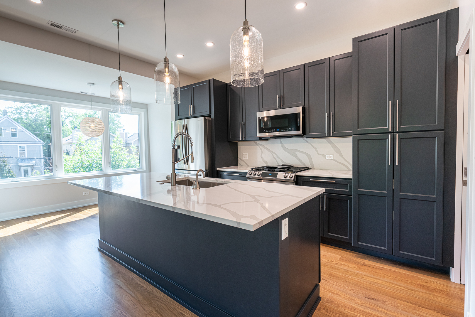 1901 W Berwyn Avenue Property Photo 17