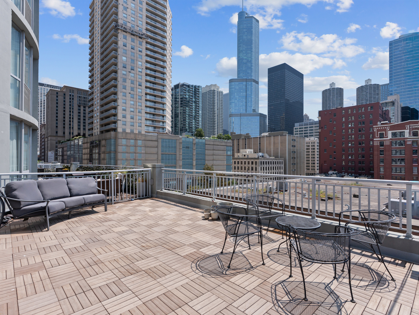 600 N Dearborn Street 602 Property Photo 5