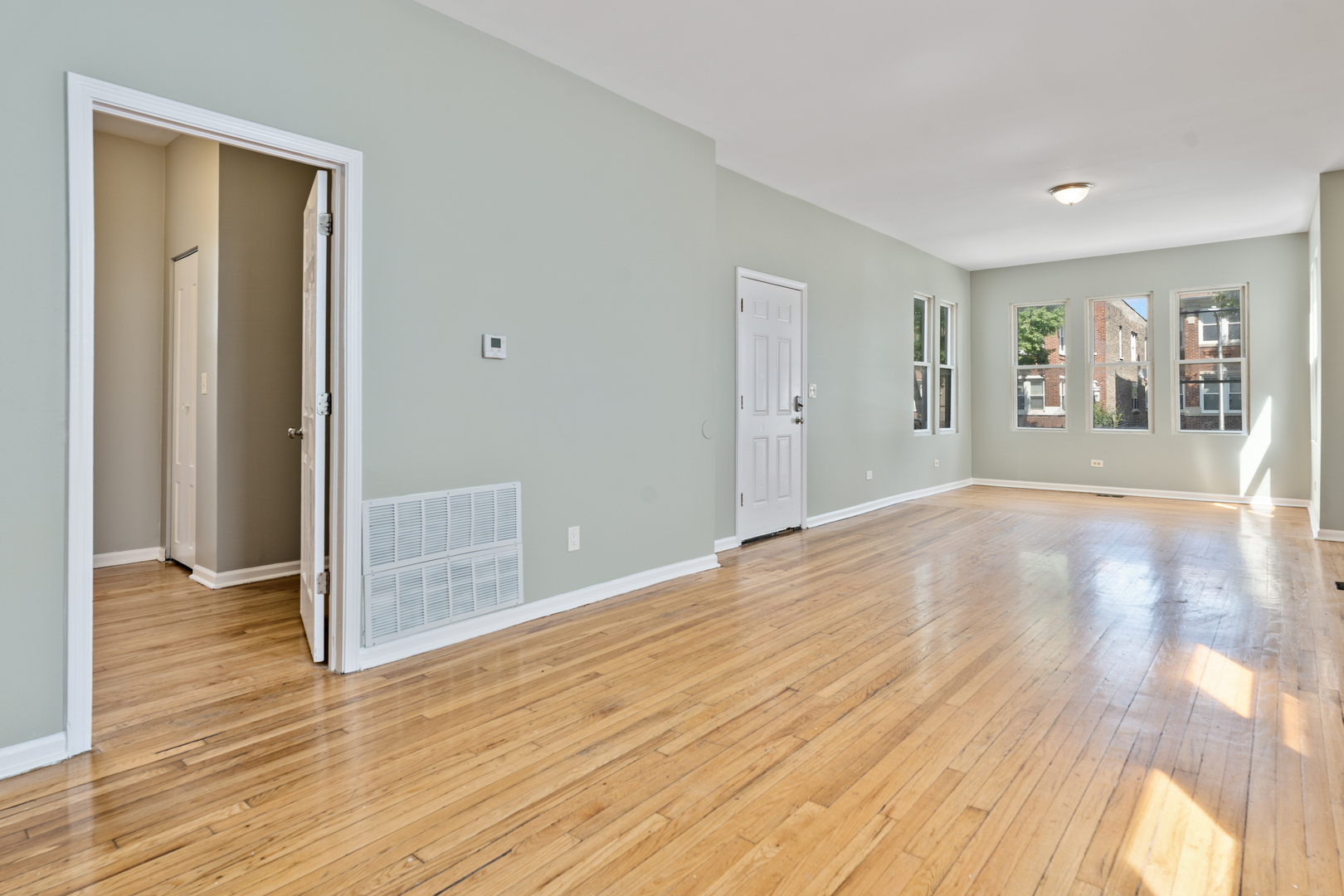 5315 W Monroe Street Property Photo 3