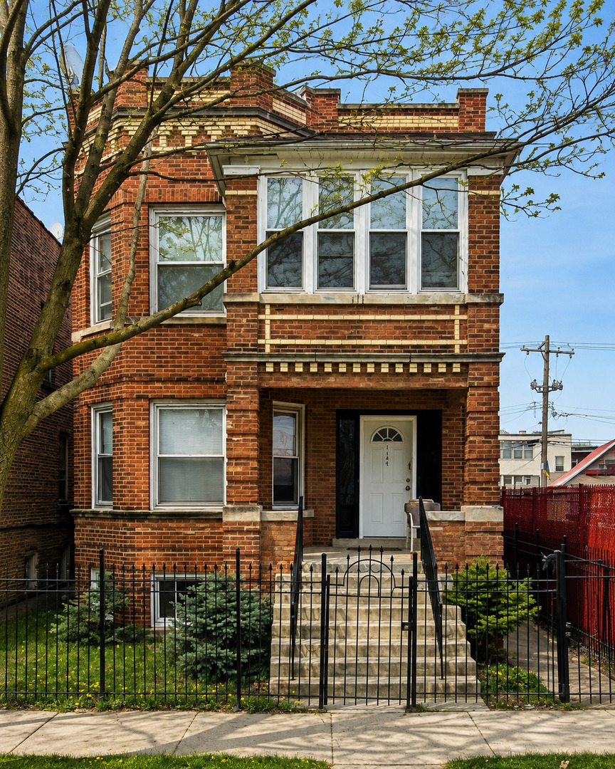 1140 N Waller Avenue Property Photo 1