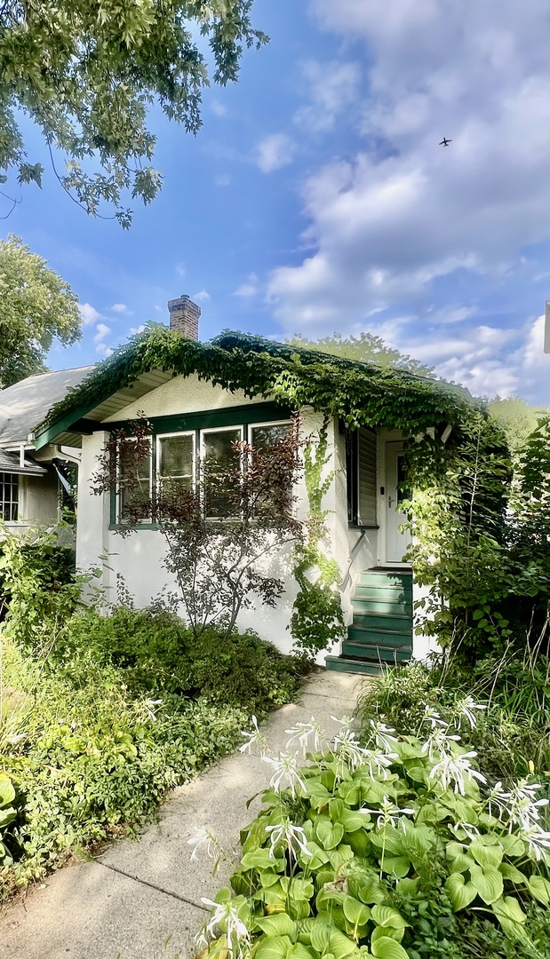 4553 N Lawndale Avenue Property Photo 1