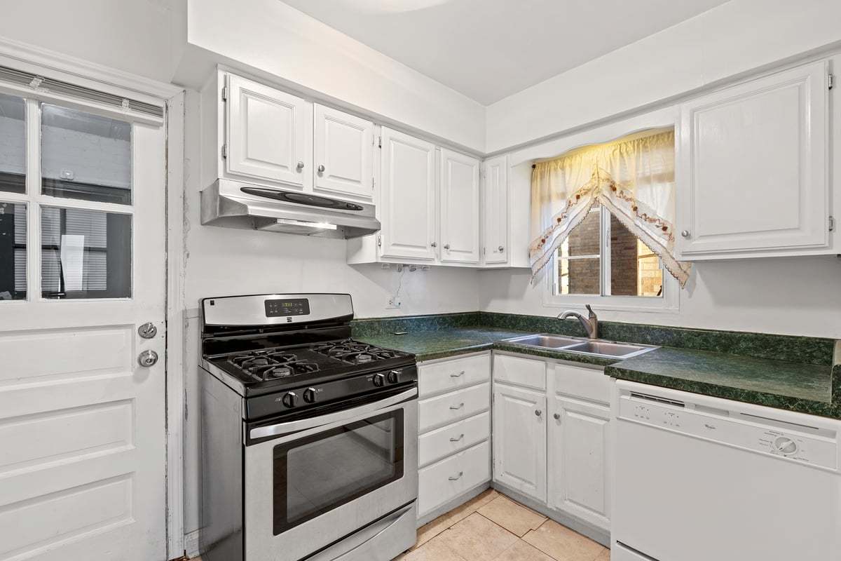 1539 Monroe Avenue 2 Property Photo 6